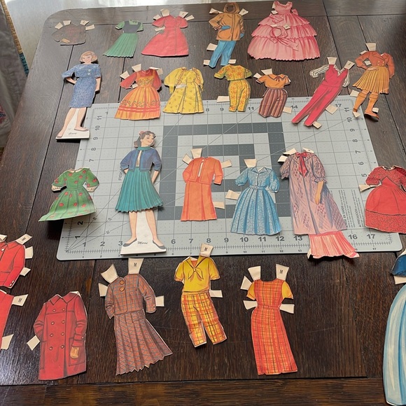 Vintage paper dolls, Teen Time Dolls, Merri and Ginny, two 10" stand-up dolls - Picture 2 of 10